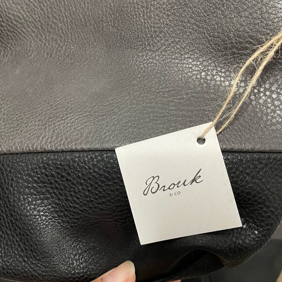 Brouk & Co Alpha Vegan Leather Duffel Bag Travel Set Black Gray Weekender NEW - Picture 4 of 11